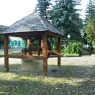 100